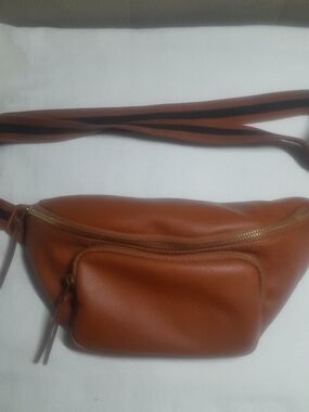 Universal Thread Brown Fabric Labeled Bag Interior